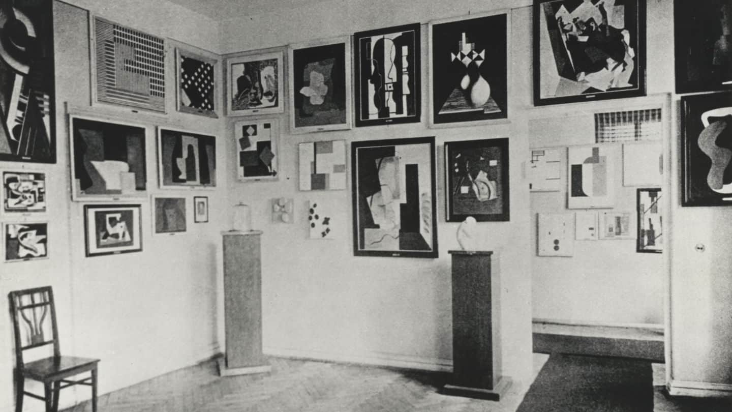 Installation view of the International Collection of Modern Art of the a.r. group at the J. and K. Bartoszewicz Municipal Museum of History and Art in Łódź (now Muzeum Sztuki), 1932 (Archive of Muzeum Sztuki, Łódź).